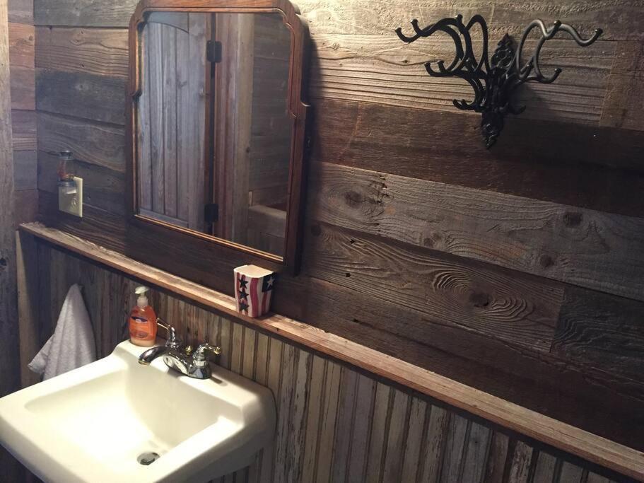 8Th St. Cowboy Haus I Biker Friendly I River Bandera Exterior foto