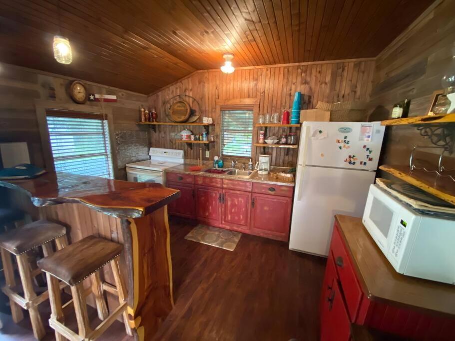 8Th St. Cowboy Haus I Biker Friendly I River Bandera Exterior foto